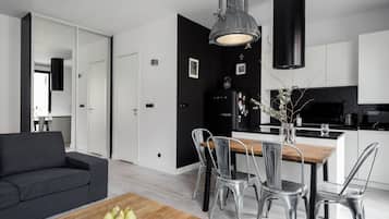 Apartamento luxo | Cozinha privada | Geladeira grande, micro-ondas, cooktop, lava-louças