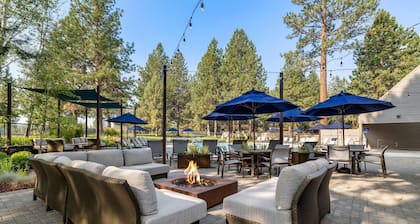 MBV 109 | Mt Bachelor Village Resort, pool hot tub