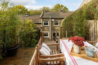 Apple Cottage: 19th Century Charm in Calder Valley