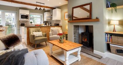 Apple Cottage: 19th Century Charm in Calder Valley