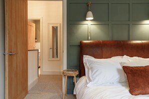 2 bedrooms, iron/ironing board, WiFi, bed sheets - Apple Cottage: 19th Century Charm in Calder Valley (Hebden Bridge)