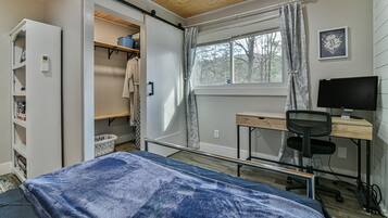 2 habitaciones, caja de seguridad en la habitación y escritorio