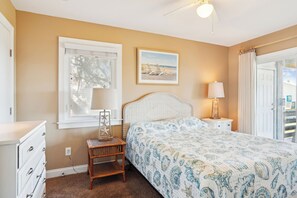 4 多间卧室、免费 WiFi、床单