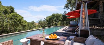 Wine Country Estate: Pool, Spa & Vineyard Views