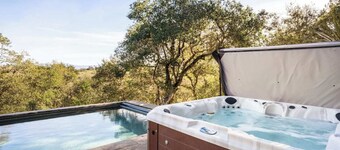 Wine Country Estate: Pool, Spa & Vineyard Views