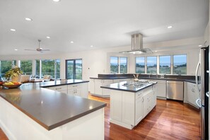 Keittoastiat/astiat/ruokailuvälineet