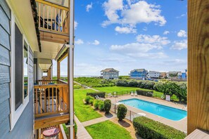 Unclassified image, 2 of 36, button