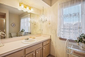 Shower, jetted tub, towels