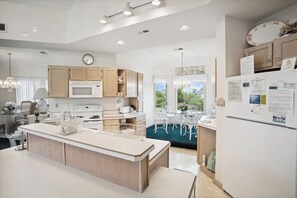 Fridge, microwave, oven, stovetop - Crystal Sands -- Unique 5 BR in Southern Duck with Community Amenities (Duck)