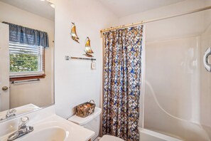 Towels - Duck Views-- 4BR Oceanside Duck Home with Private Pool (Duck)