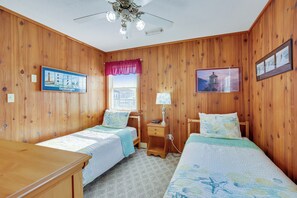 3 bedrooms, free WiFi, bed sheets - Windsong -- 3BR Kitty Hawk Home just 400 feet to beach (Kitty Hawk)