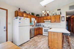 Unclassified image, 4 of 32, button