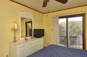 4 bedrooms, free WiFi, bed sheets - The Tree House --Flexible Arrival and Stay Dates Year Round (Duck)