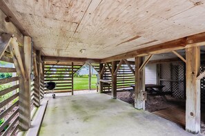 Outdoor dining - Keepers Loft -- Waterfront Duplex with Pier and Gazebo (Duck)