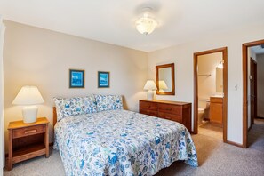 2 bedrooms, WiFi (free), bed sheets - Keepers Loft -- Waterfront Duplex with Pier and Gazebo (Duck)