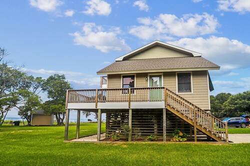 Keepers Loft -- Waterfront Duplex with Pier and Gazebo