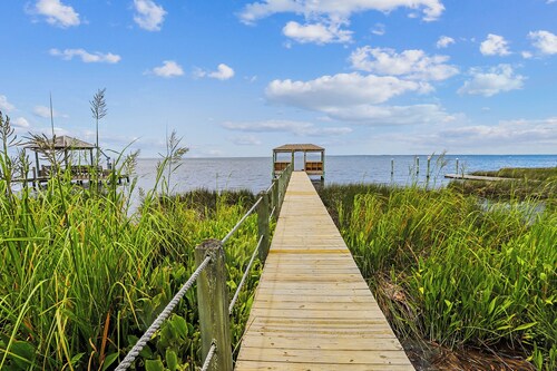 Keepers Loft -- Waterfront Duplex with Pier and Gazebo
