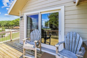 Terrace/patio - Emerald Duck -- Awesome Sunset and Water Views Soundfront Duplex (Duck)
