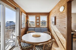 Interior - Salty Dog -- Pet Friendly Oceanside 3BR with Ocean Views (Corolla)