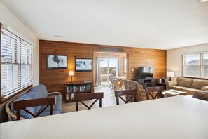 TV - Salty Dog -- Pet Friendly Oceanside 3BR with Ocean Views (Corolla)