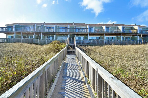 Exterior - Seawalk Unit 14 -- Rare 4BR Oceanfront Townhouse with Pool Access (Kill Devil Hills)