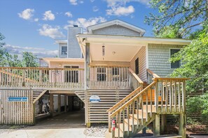 Exterior - Leeward Inn-- Beautifully Decorated Home with Pool, Hot Tub and More! (Southern Shores)