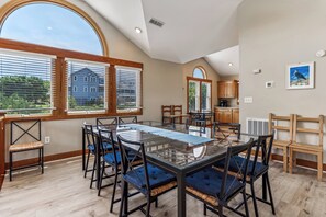 Dining - Sea Vibrations -- 6BR Pet Friendly Duck Home with Saltwater Pool (Duck)