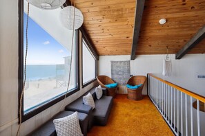 Interior - Amazing Grace -- Unique and Charming 3BR Oceanfront in South Nags Head (Nags Head)