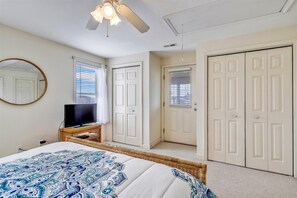 5 bedrooms, free WiFi, bed sheets