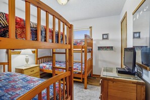 4 bedrooms, free WiFi, bed sheets