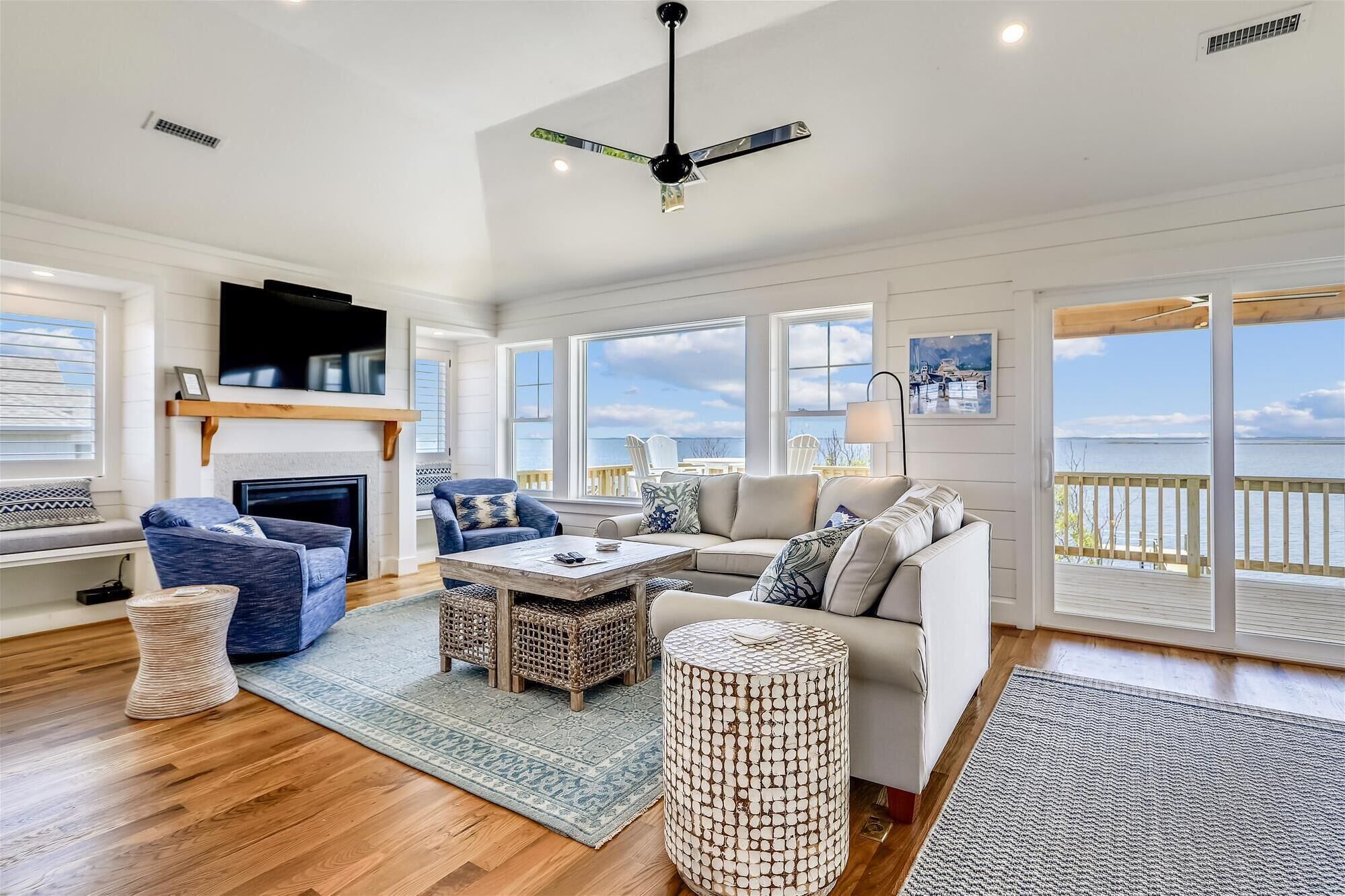 Télévision, cheminée