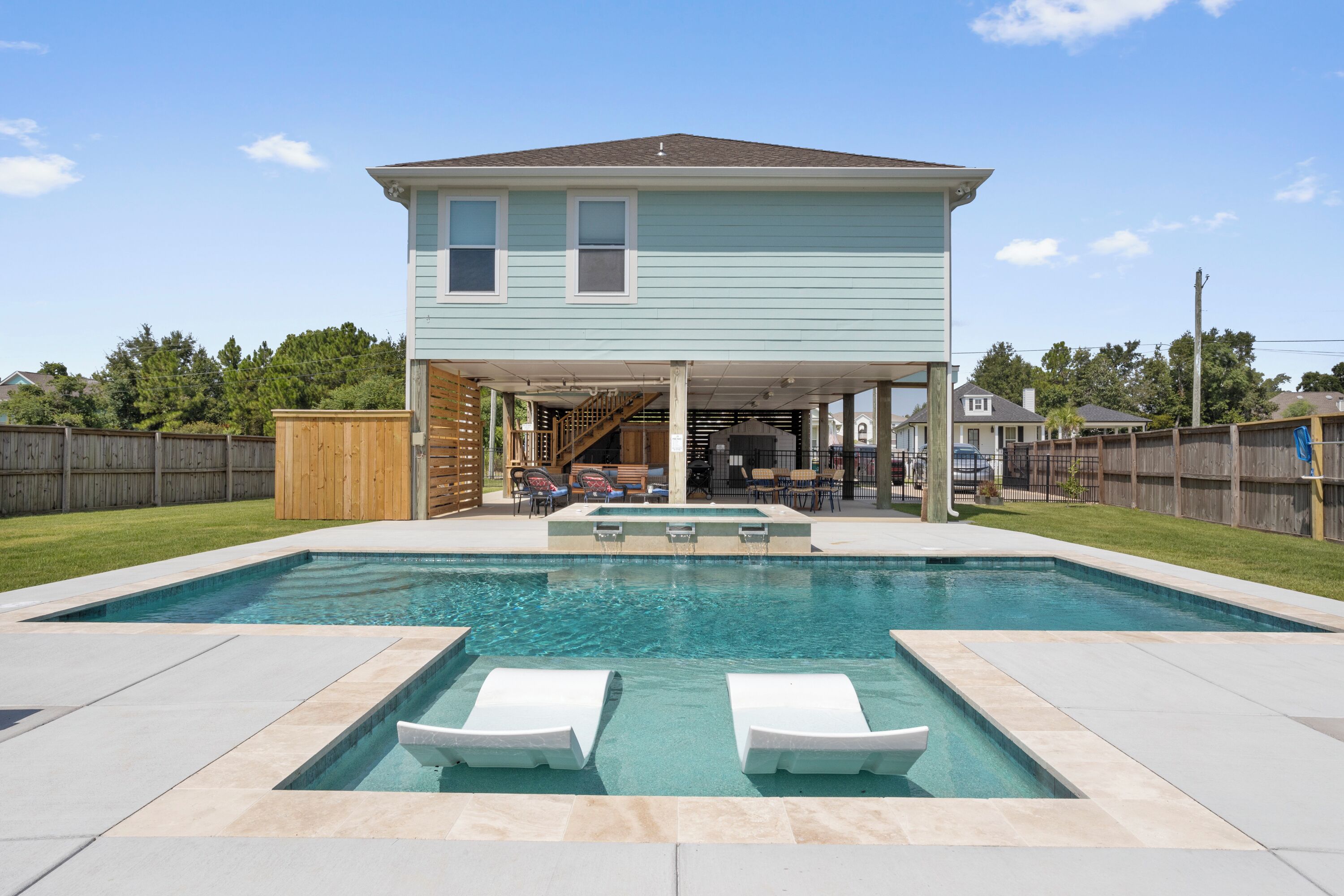 室外游泳池，恒温泳池