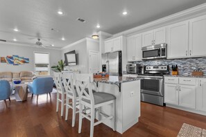 Fridge, microwave, oven, stovetop - Seaside Serenity: Pool, Hot tub, Grill, Games & so much more! (Long Beach)