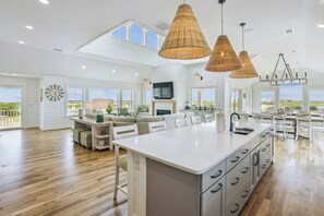 صورة غير مصنفة، 3 من 57، زرّ