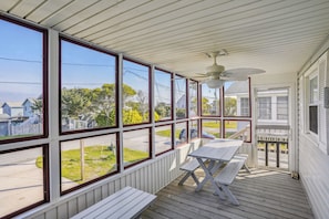 Outdoor dining - New Listing!  Reel-M-Inn -- Classic Nags Head Beach house just 2 blocks to Ocean (Nags Head)
