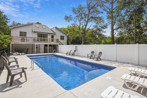 House of Friends -- New Listing!  Private Pool, Easy Beach Access