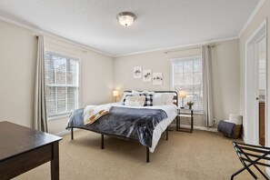 3 bedrooms, iron/ironing board, WiFi, bed sheets