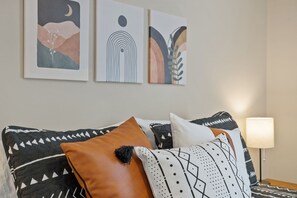 3 slaapkamers, een strijkplank/strijkijzer, wifi, beddengoed