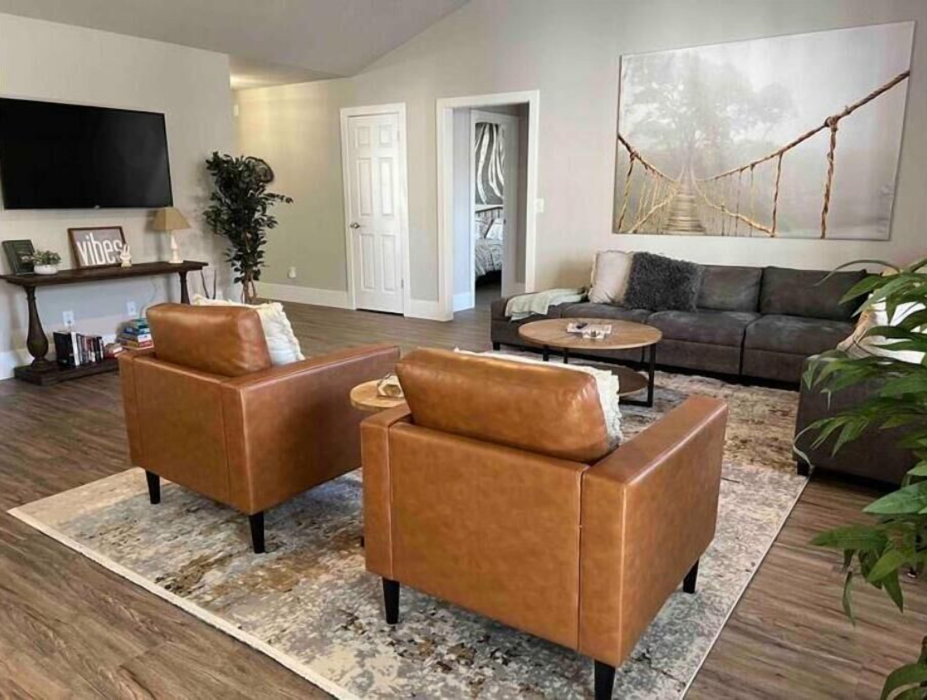 Peaceful Home close to I-49 and Razorback Stadium