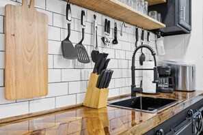 冰箱、微波炉、茶具/咖啡用具、厨具/餐具