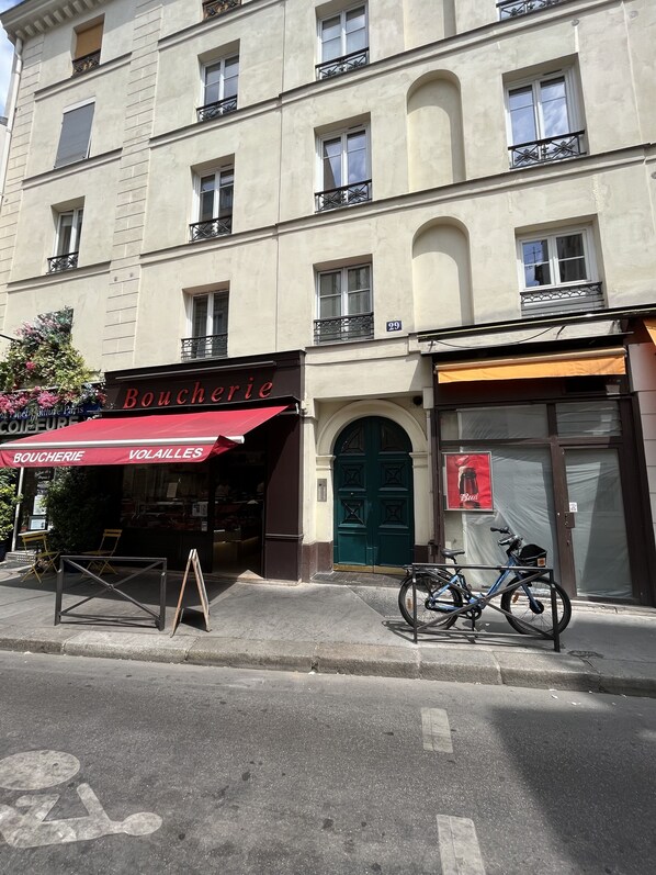 Exterior detail - Studio Paris 7eme Proche Tour Eiffel (Paris)