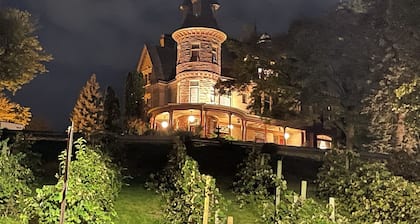 Henderson Castle