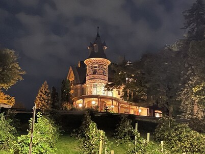Henderson Castle 