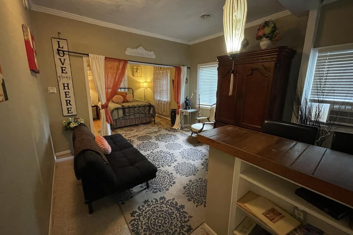Deluxe Room | 1 bedroom, premium bedding, down comforters, minibar