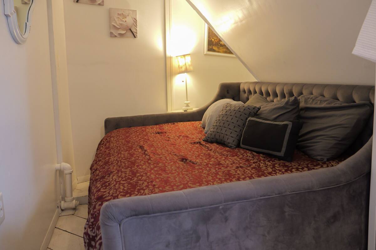 Premium bedding, down comforters, minibar, laptop workspace
