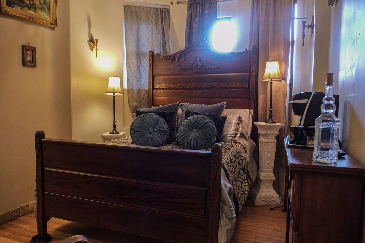 Premium bedding, down comforters, minibar, laptop workspace