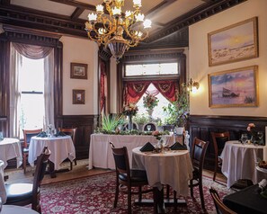 Restaurant - Henderson Castle (Kalamazoo)