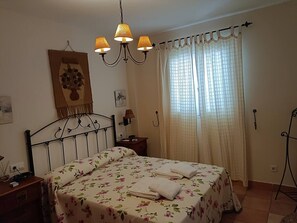 2 slaapkamers, een strijkplank/strijkijzer, wifi, beddengoed