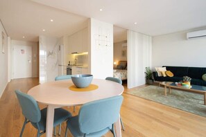 Dining - Peaceful & Luxurious Flat | Terrace by HostWise (Vila Nova de Gaia)