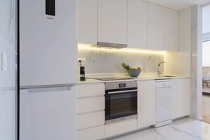 Réfrigérateur, four, plaque de cuisson, lave-vaisselle